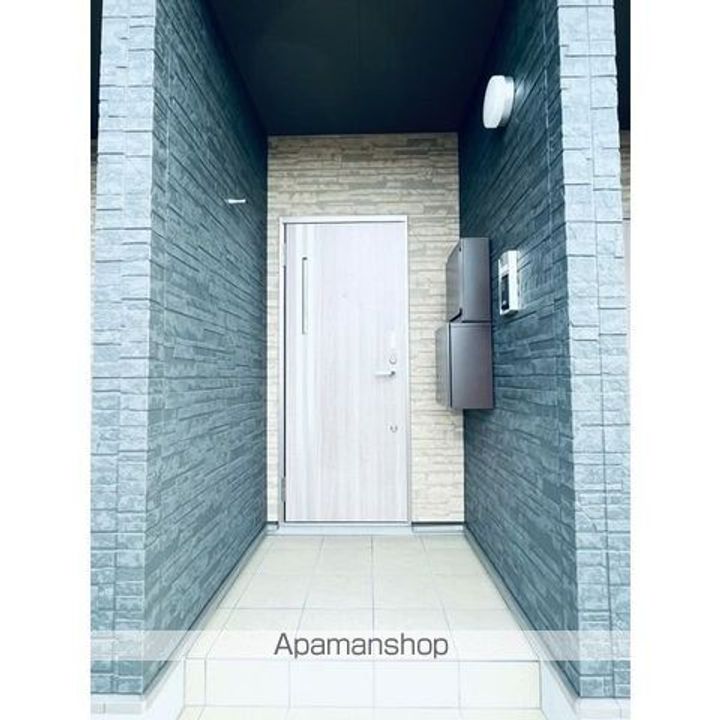 ヴァンクールB棟の玄関