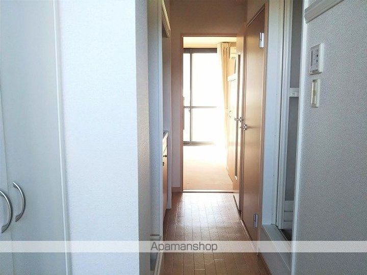 レオパレス幕張町LA1の玄関