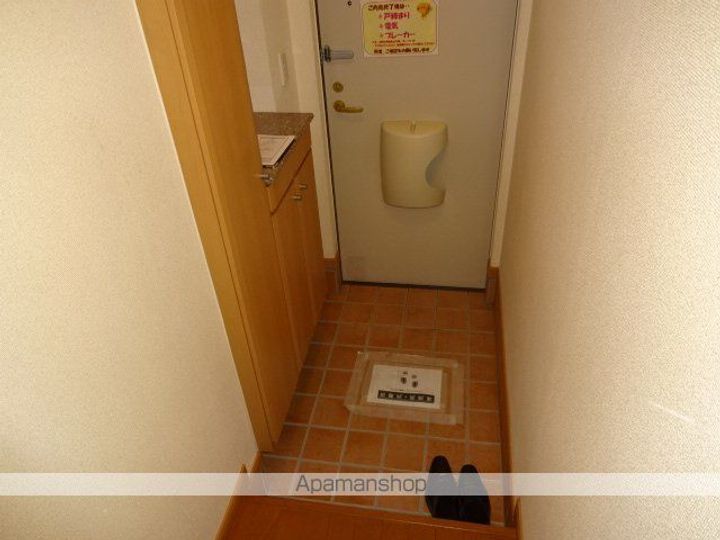 東京都立川市砂川町6丁目の賃貸アパートの玄関