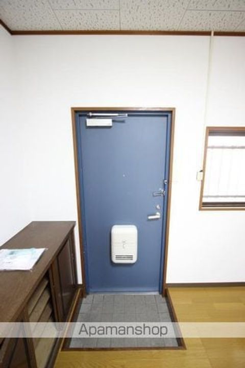 香川県木田郡三木町大字池戸の賃貸マンションの玄関
