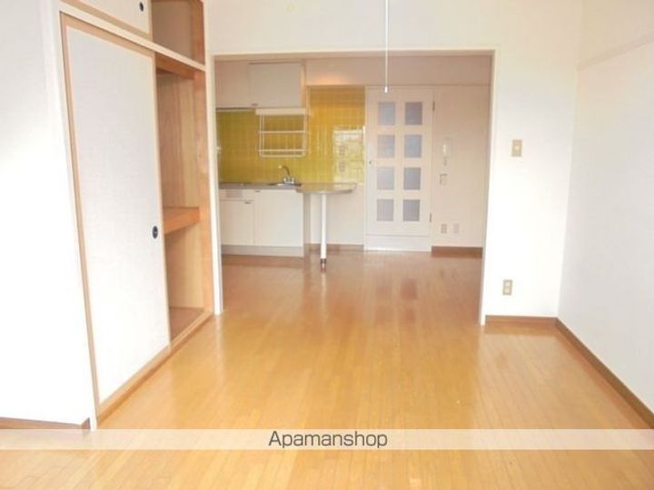 開智ハイツの居間