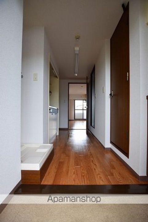 コンアモールⅠ305の玄関