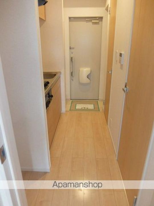 東京都昭島市緑町1丁目の賃貸アパートの玄関