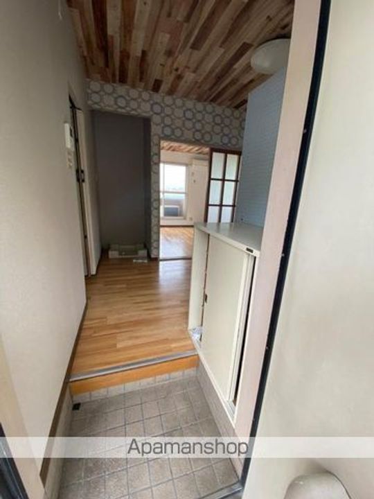 香川県高松市東山崎町の賃貸アパートの玄関