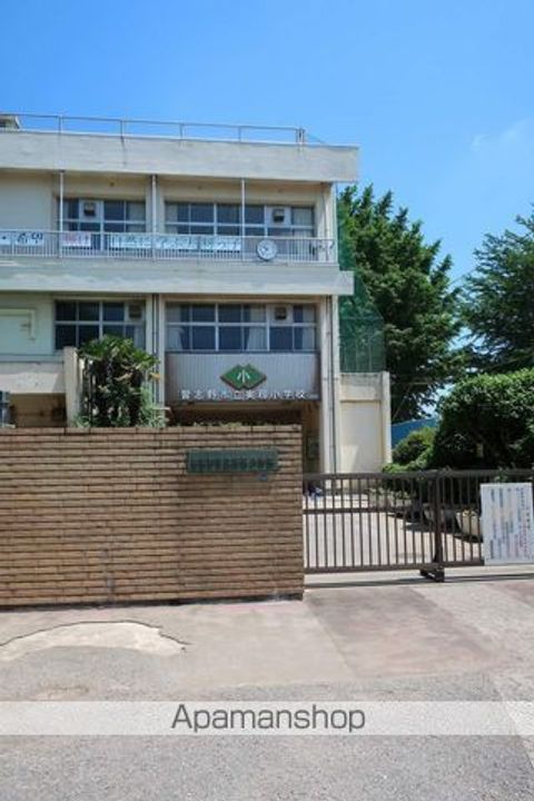 メゾンユースの周辺