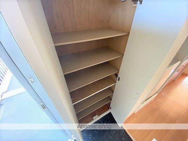 レオパレスコモードの玄関