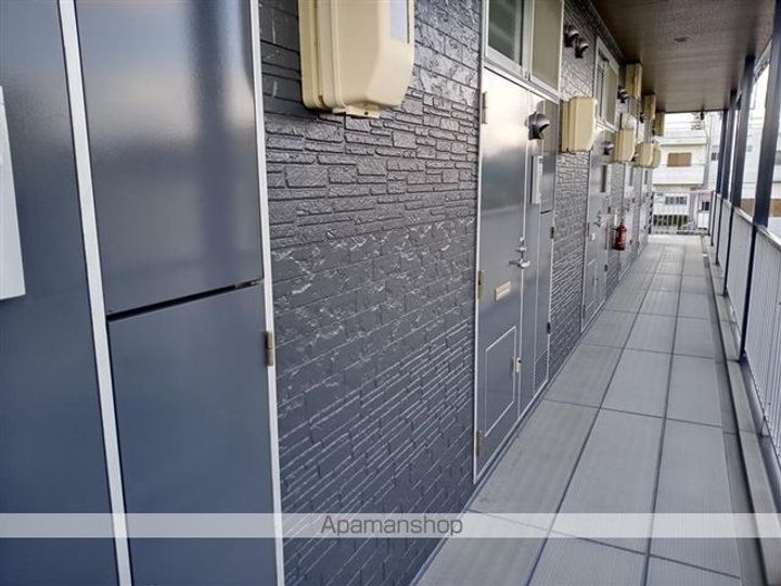 レオパレスエスペランスの玄関