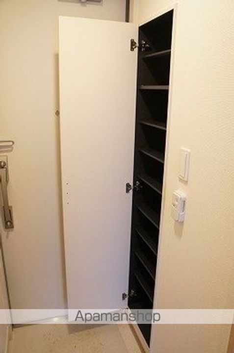 千葉県千葉市花見川区検見川町1丁目の賃貸アパートの玄関