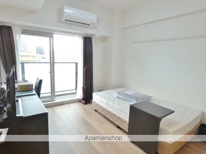 ララプレイス ザ・京橋ステラ710の居間