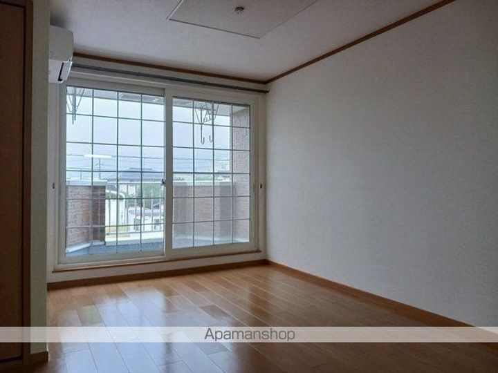 山梨県南巨摩郡富士川町最勝寺の賃貸アパート202の居間