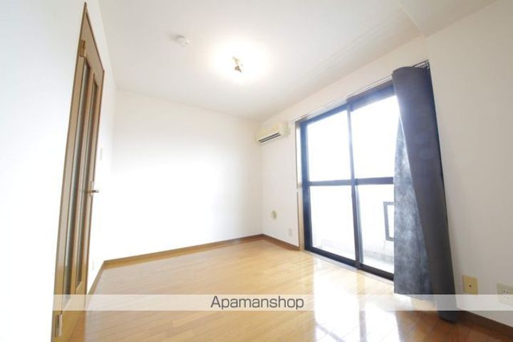 エクセレンス・AYA202の居間