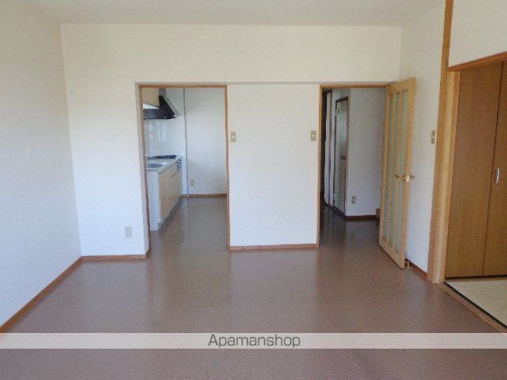 レジデンス渚203の居間