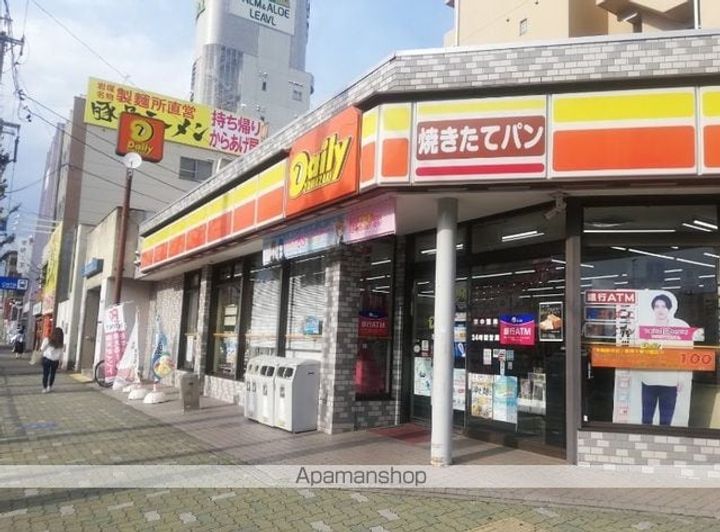 クイーンズ・スクエアの周辺