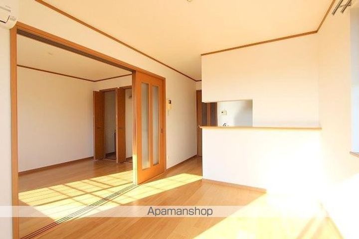 香川県高松市一宮町の賃貸アパートの居間