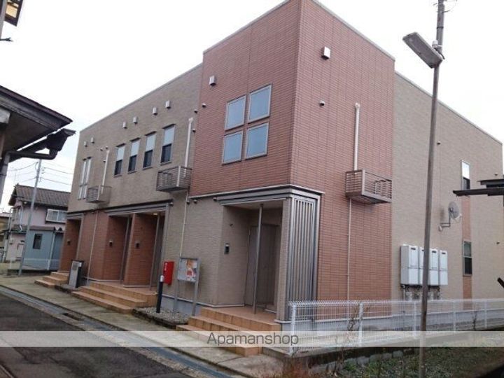 福井県坂井市春江町江留上緑の賃貸アパートの外観