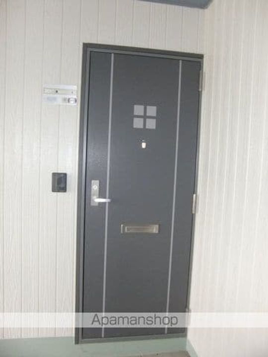 グラスホッパーB201の玄関