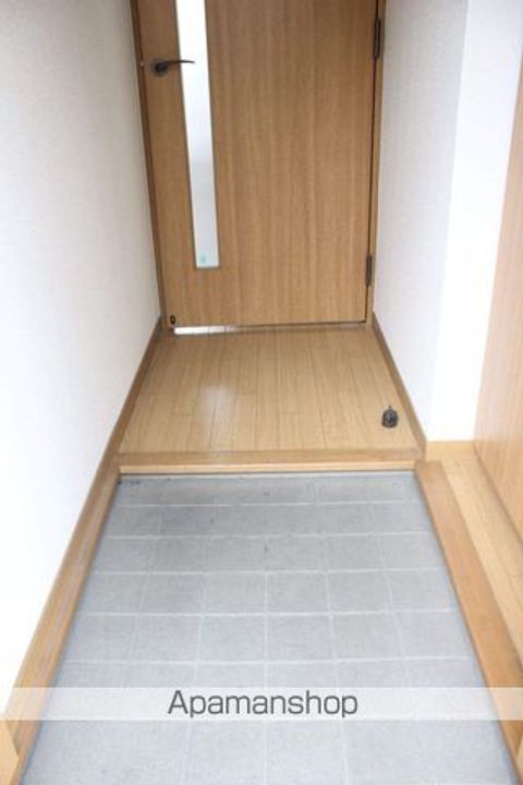広島県福山市木之庄町5丁目の賃貸アパートの玄関