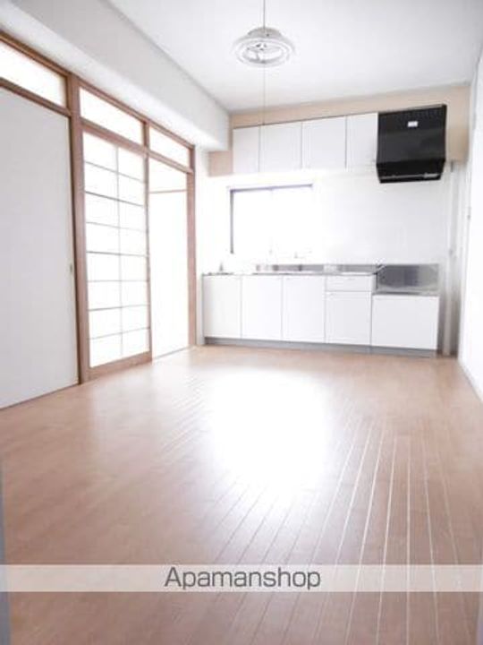 山本ビルの居間