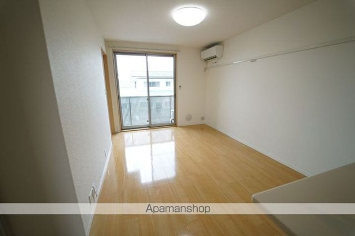 メゾン・K&K201の居間