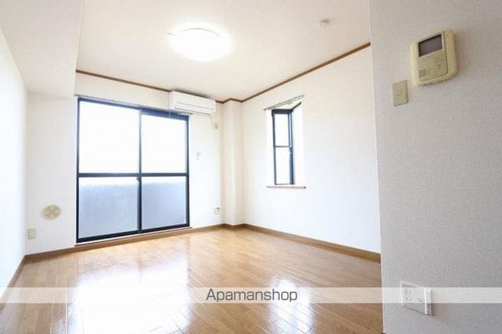 香川県高松市仏生山町甲の賃貸アパートの居間