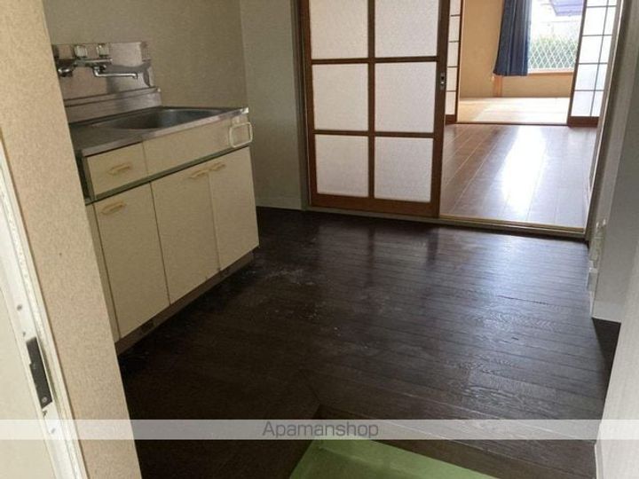洋向台ハイツ102の玄関