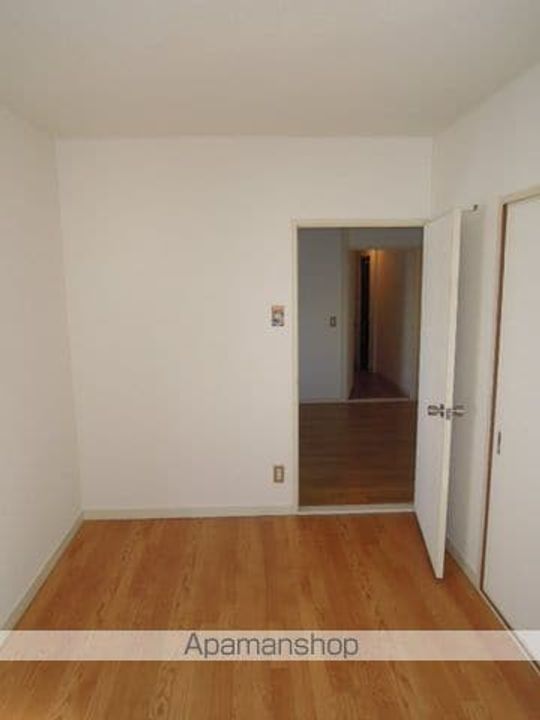 プレジデントハイツ東岸和田205の居間