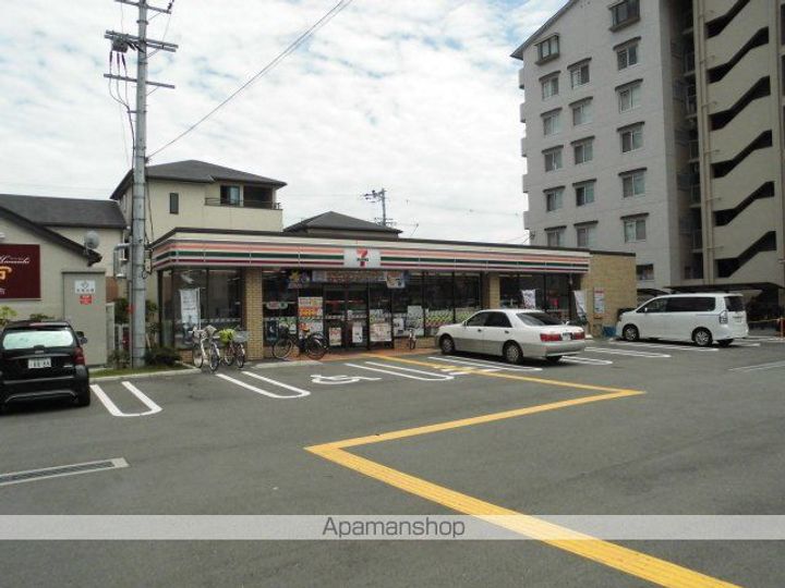 エヌエムキャトフヴァンの周辺