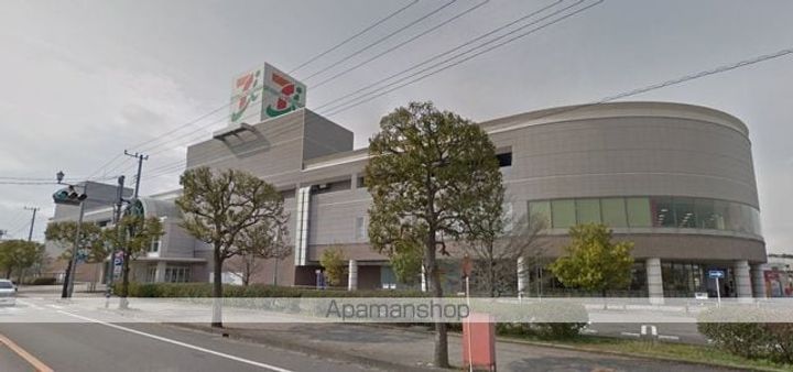 レオパレスYOSHIKIの周辺