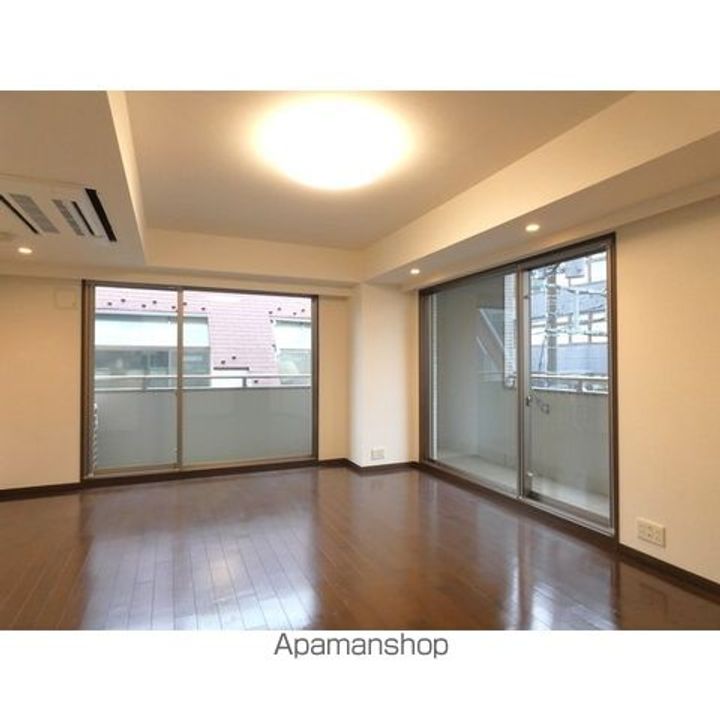 オーキッドレジデンス神楽坂の居間