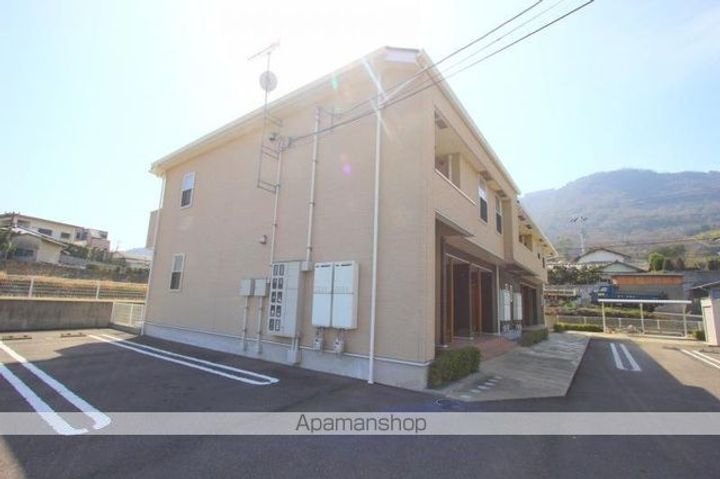 香川県高松市屋島東町の賃貸アパートの外観