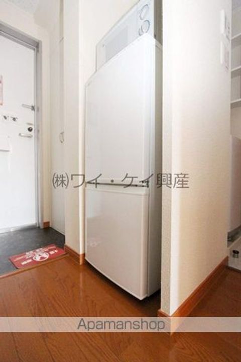 レオパレスCREST八島の玄関