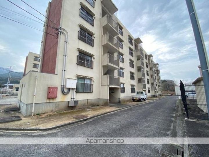 香川県東かがわ市帰来の賃貸マンションの外観