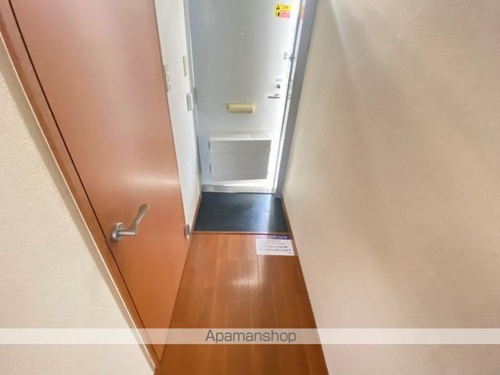 レオパレスヴィラ南平台の玄関