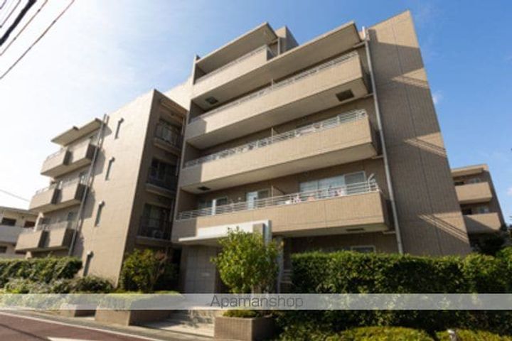 東京都世田谷区船橋3丁目の賃貸マンションの外観