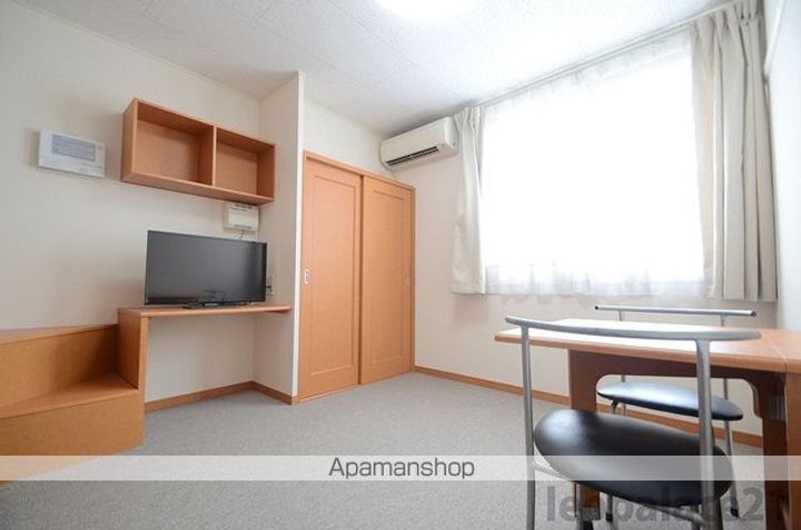 レオパレステラス花みずきの居間