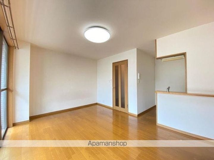 ファミール宮内の居間