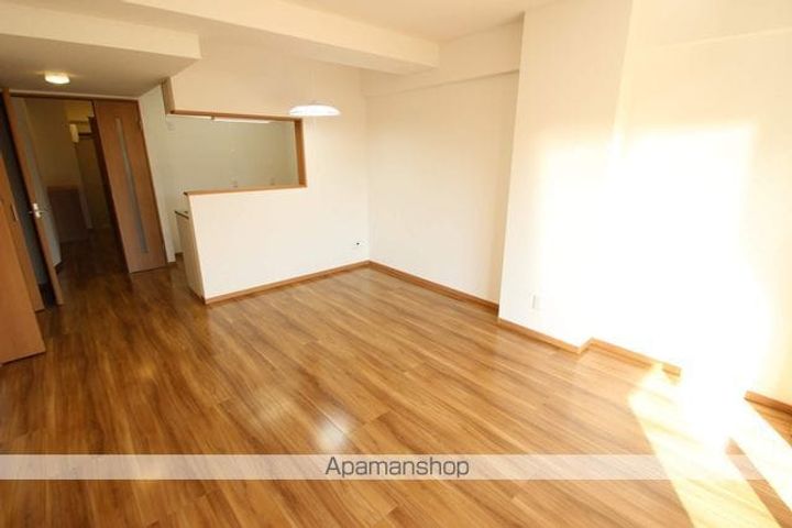 ファーストパレス伊藤の居間