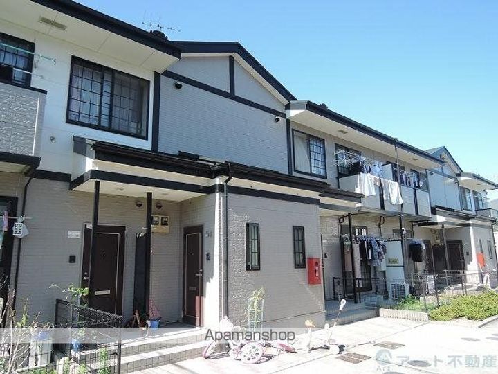 愛媛県松山市別府町の賃貸アパートの外観