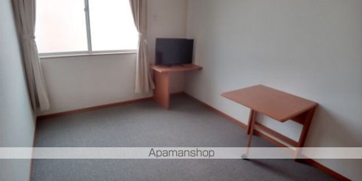 レオパレスTAKAYAMAの居間