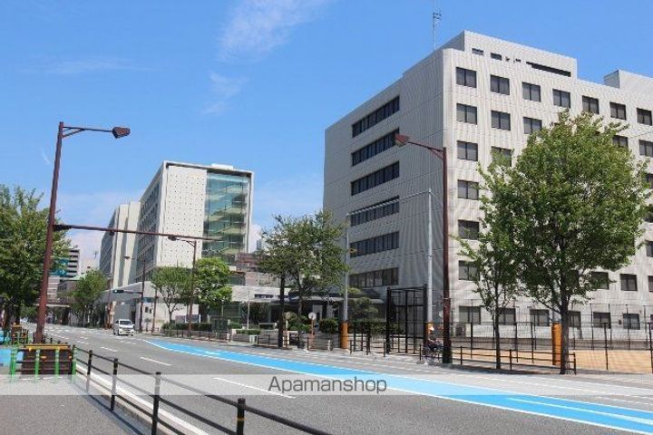 LIVE CASA県庁前の周辺