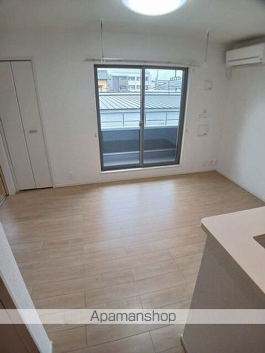 愛媛県新居浜市庄内町5丁目の賃貸アパート203の居間