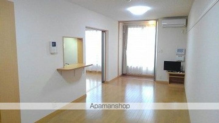 レオパレス勝浦川205の居間