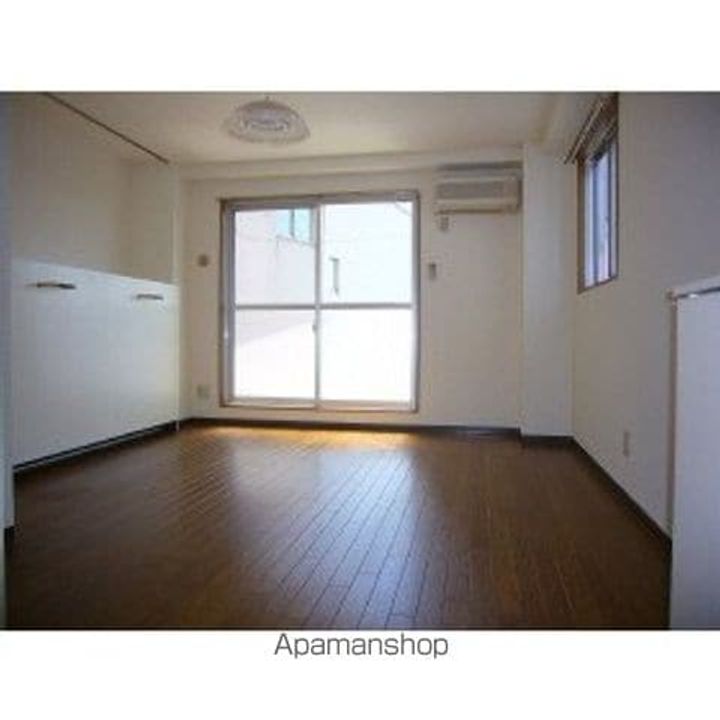 ウィリアムヒルズ桜上水の居間