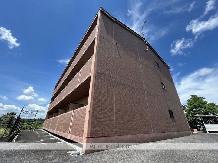 滋賀県蒲生郡日野町大字内池の賃貸マンションの外観