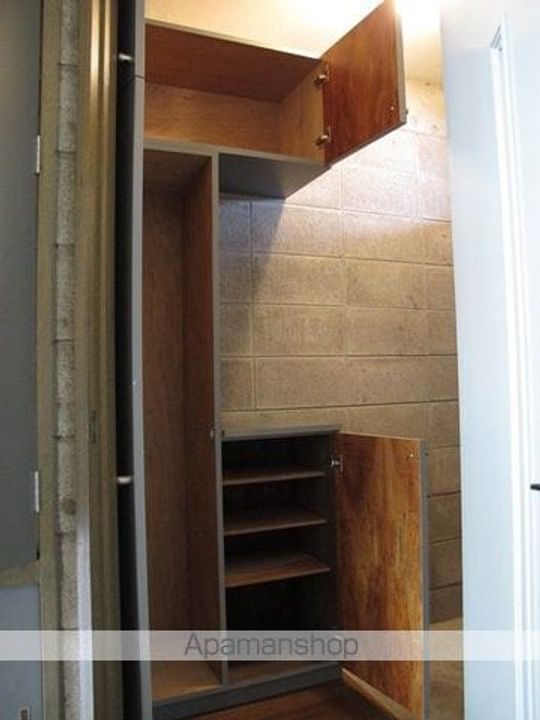 カーサ・チロット1F5の玄関