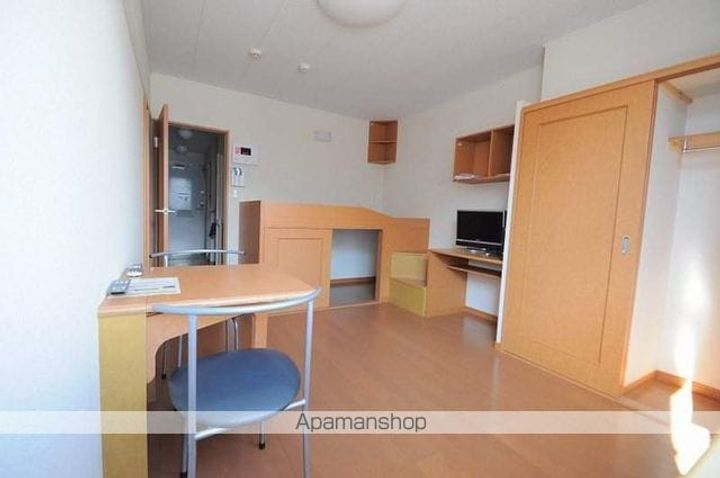 レオパレス神ノ木104の居間