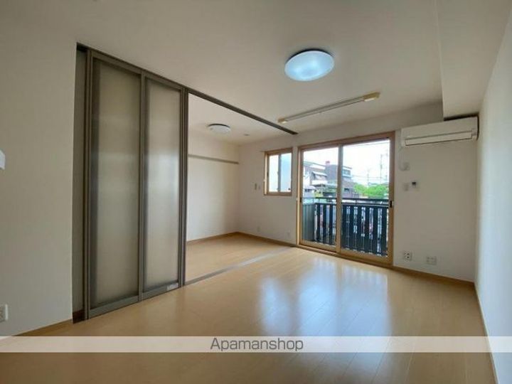 香川県高松市松縄町の賃貸アパートの居間