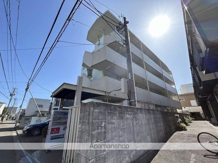 平和マンション上杉302の外観