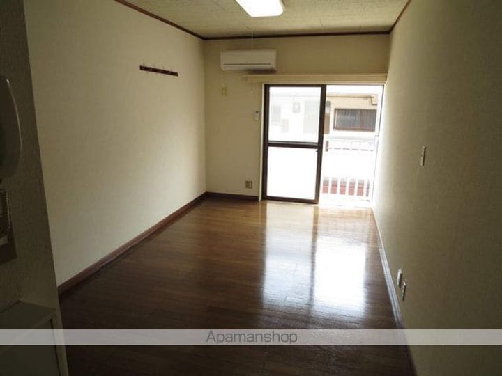 ホワイトコーポ105の居間