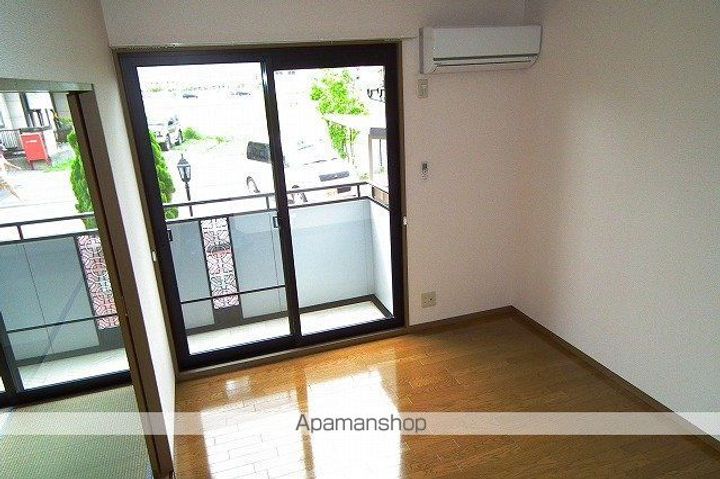 パストラーレ高島B棟B202の居間